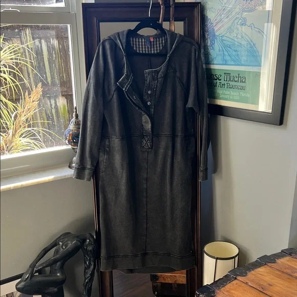 Pilcro/Anthropologie long hooded half button pull over, new without tag, Small - Picture 3 of 6